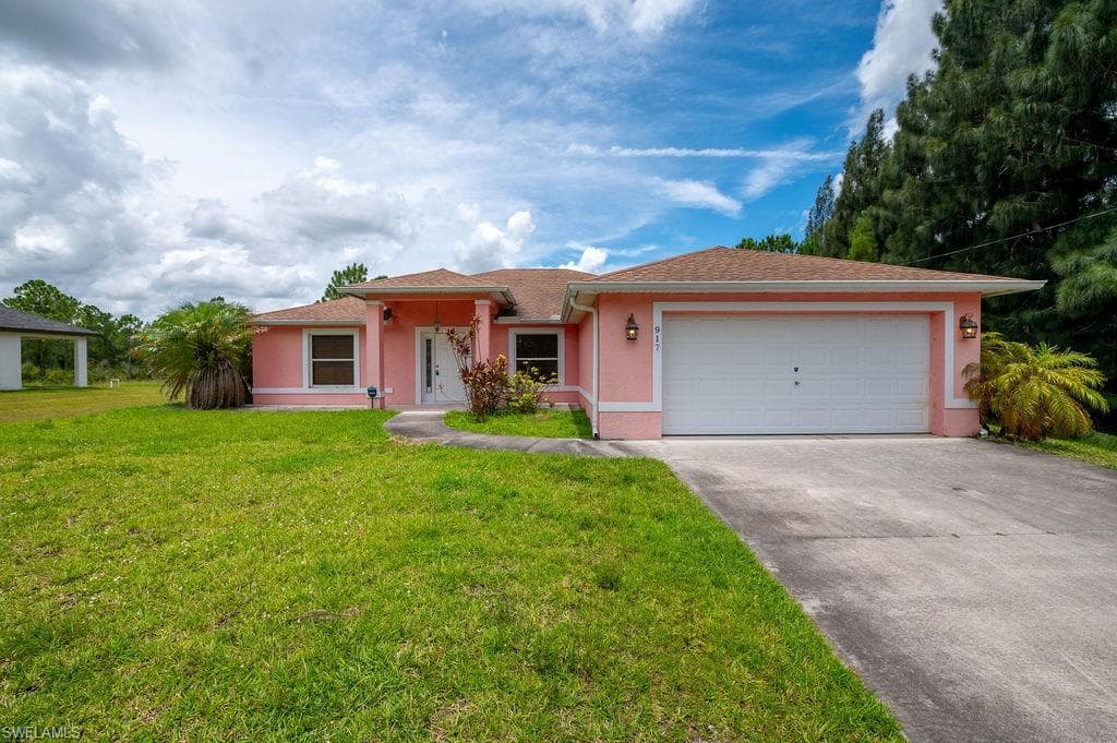 917 Oak AVE LEHIGH ACRES, FL 33972
