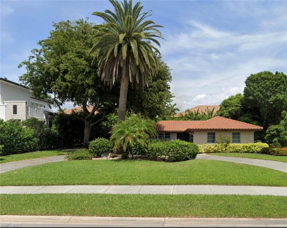3898 Crayton RD NAPLES, FL 34103