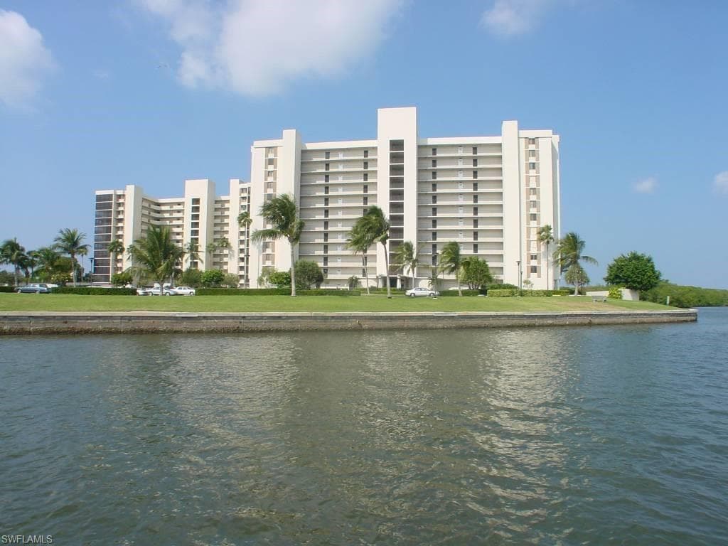17 Bluebill AVE 802 NAPLES, FL 34108