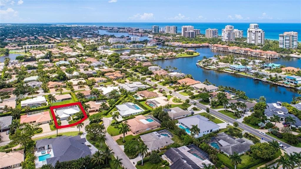 516 Neapolitan LN NAPLES, FL 34103