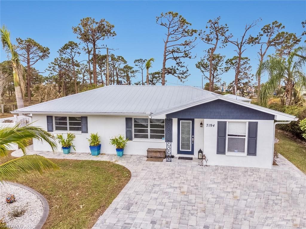 7194 Vassar DR FORT MYERS, FL 33908