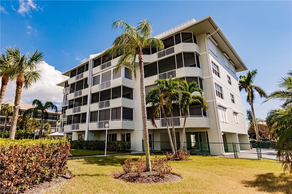 1041 Swallow AVE 301 MARCO ISLAND, FL 34145