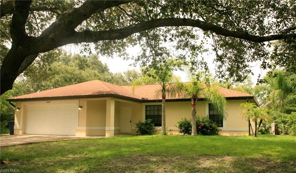 3303 E 8th ST LEHIGH ACRES, FL 33972
