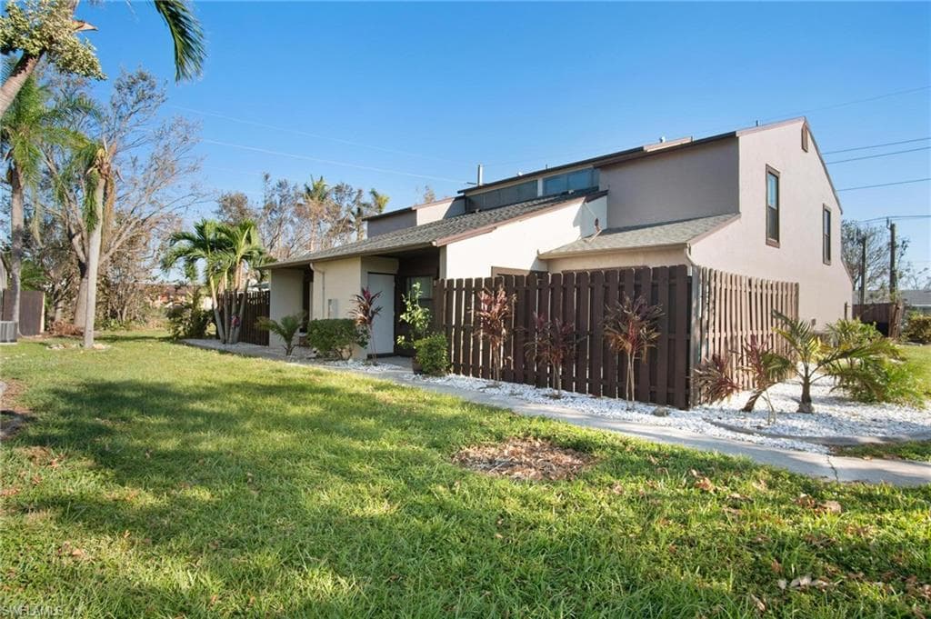 8813 Somerset BLVD FORT MYERS, FL 33919