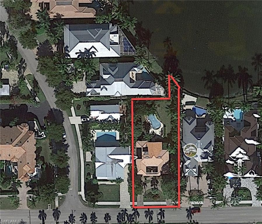493 8th AVE S NAPLES, FL 34102