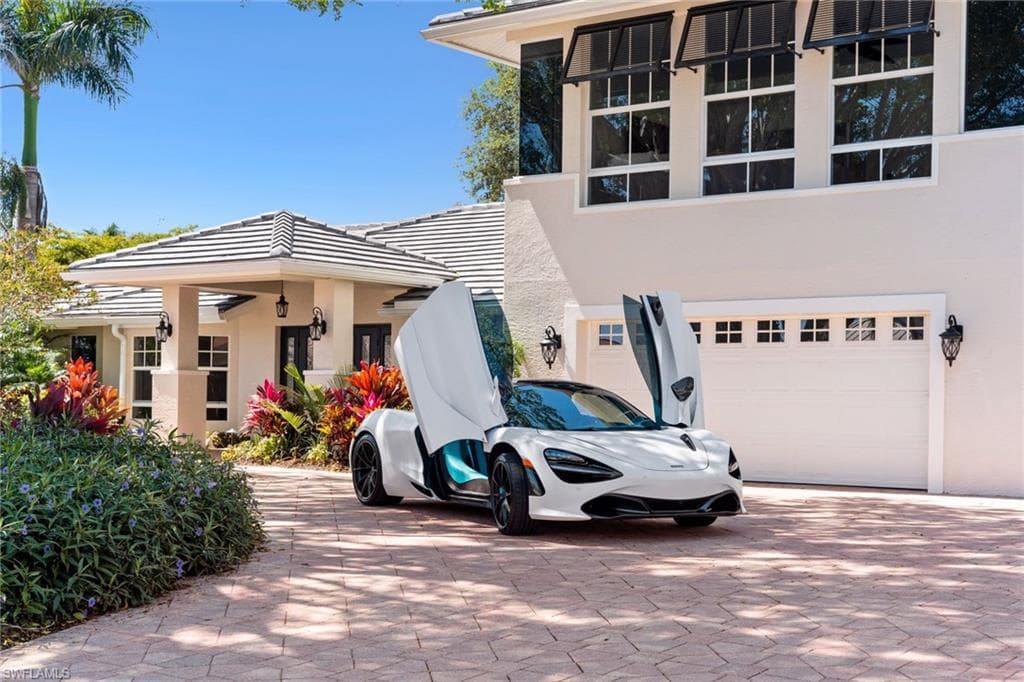 528 Devils LN NAPLES, FL 34103