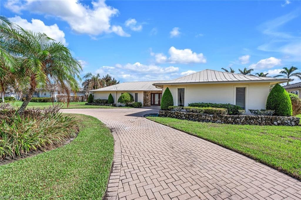 4228 Crayton RD NAPLES, FL 34103