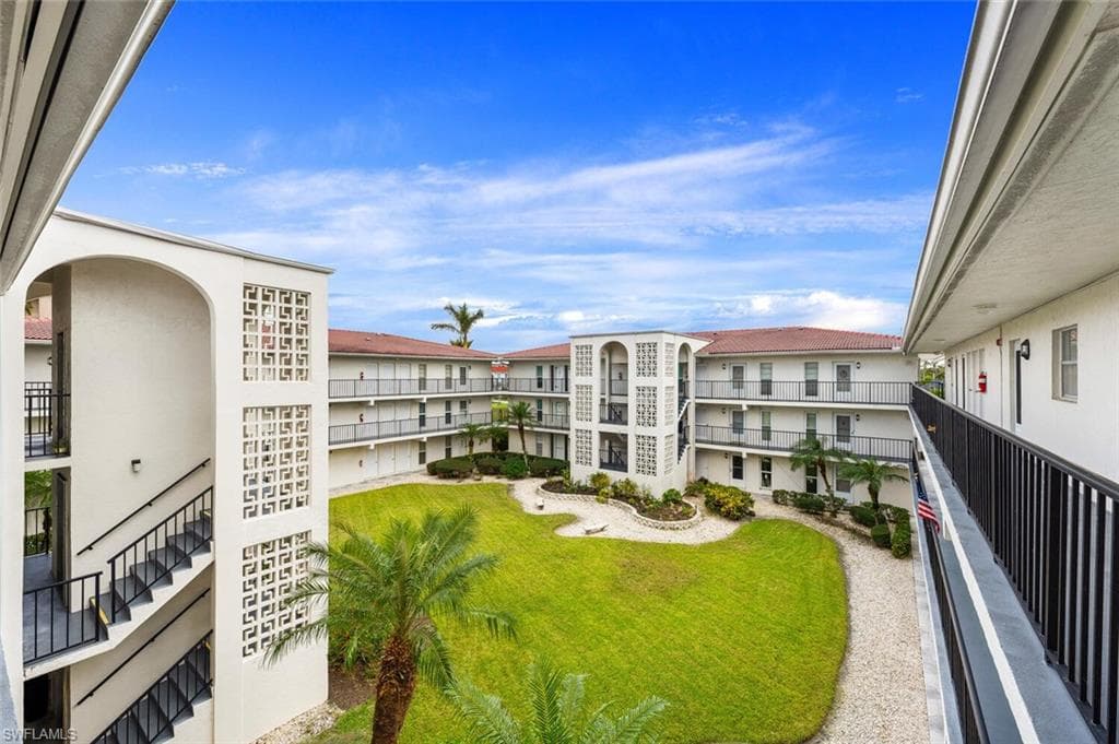 53 High Point Cir W 303 NAPLES, FL 34103