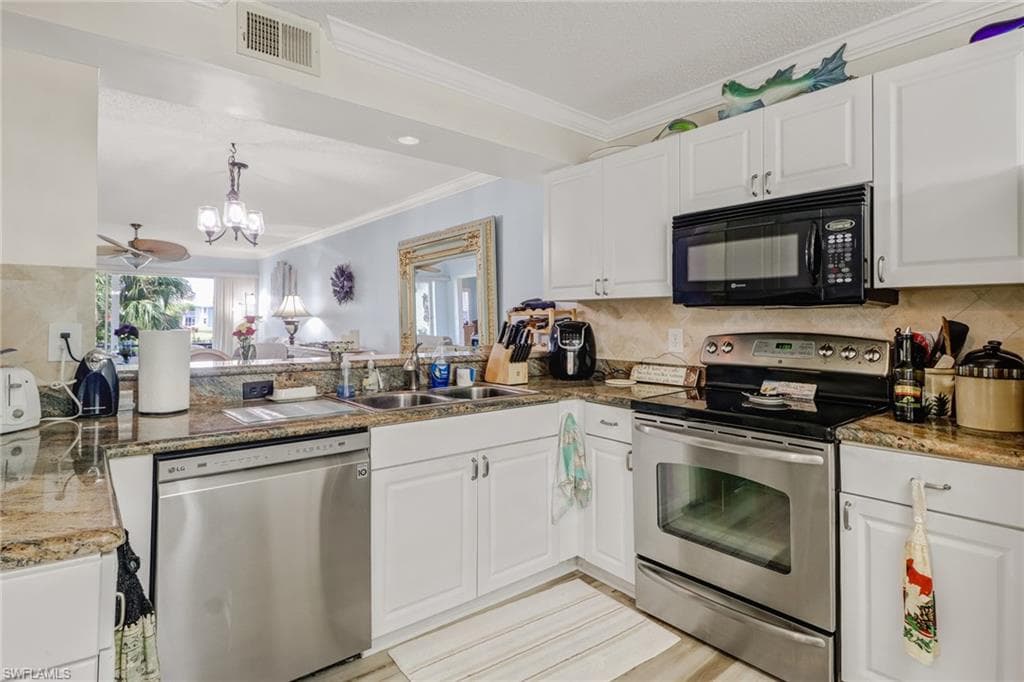 915 New Waterford DR H-103 NAPLES, FL 34104