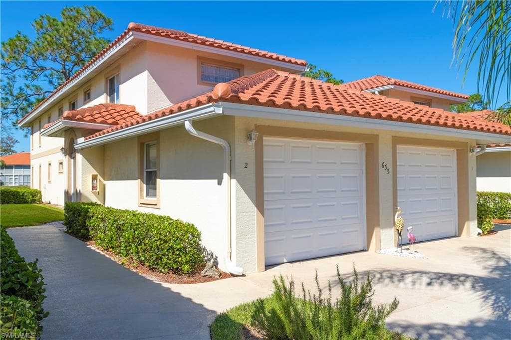 655 Luisa LN 827-2 NAPLES, FL 34104
