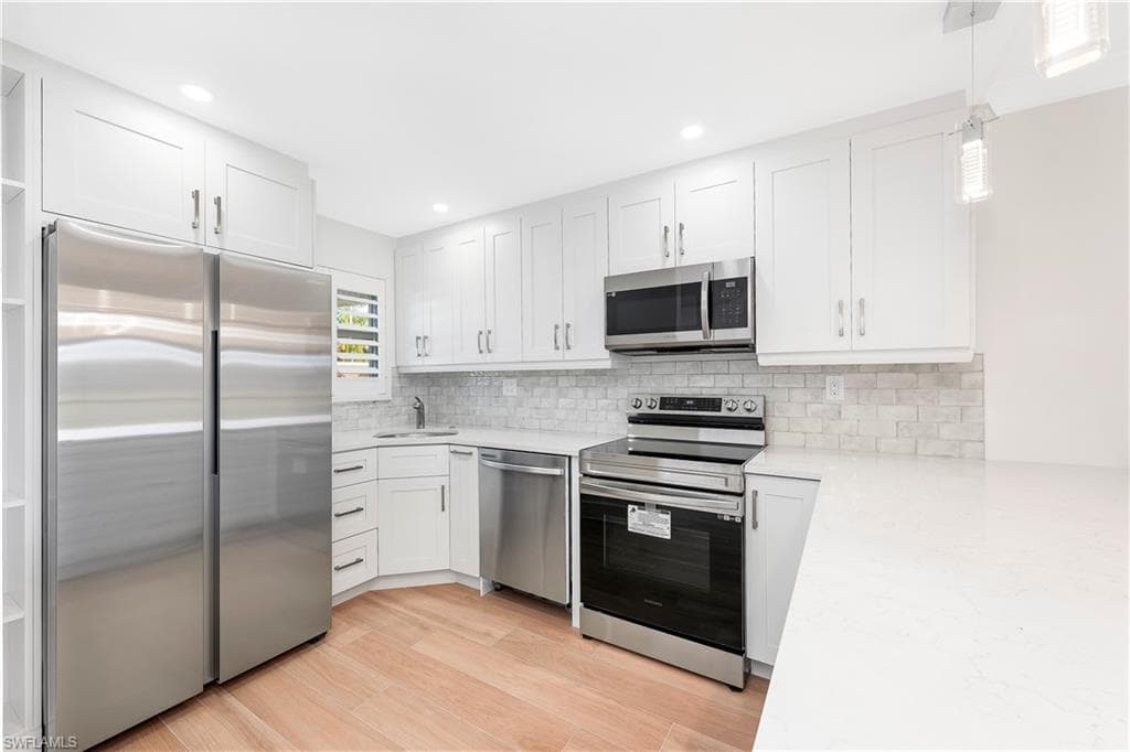 13 High Point Cir N 109 NAPLES, FL 34103