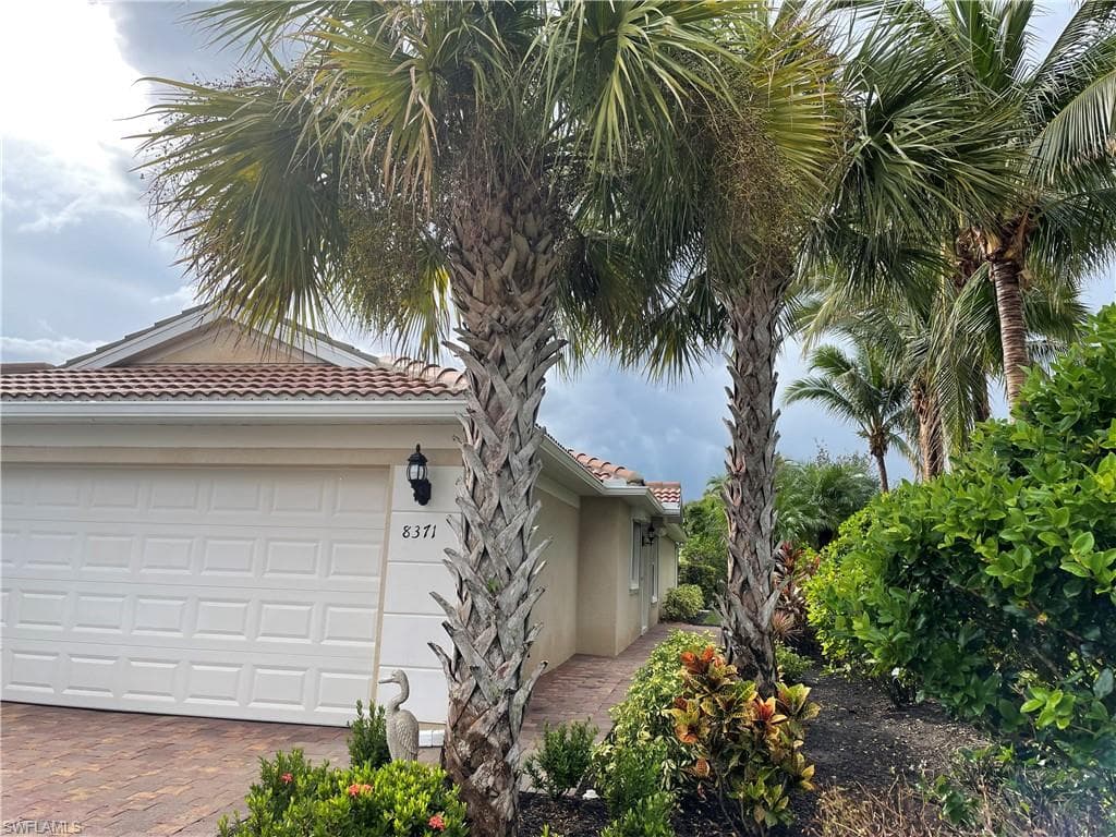 8371 Karina CT NAPLES, FL 34114