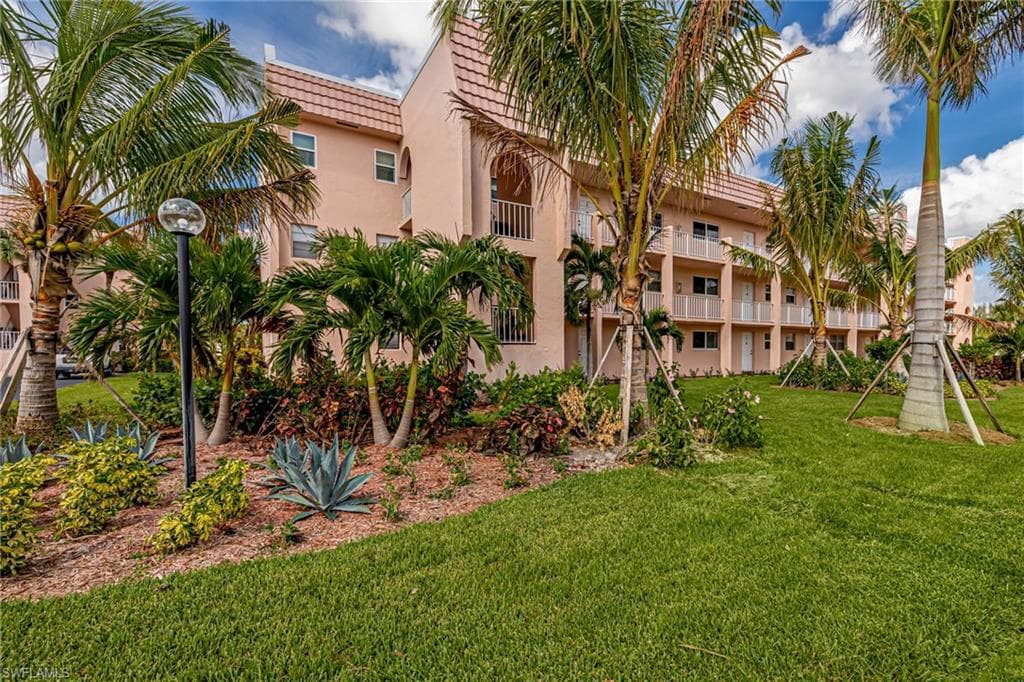 150 Turtle Lake CT 303 NAPLES, FL 34105