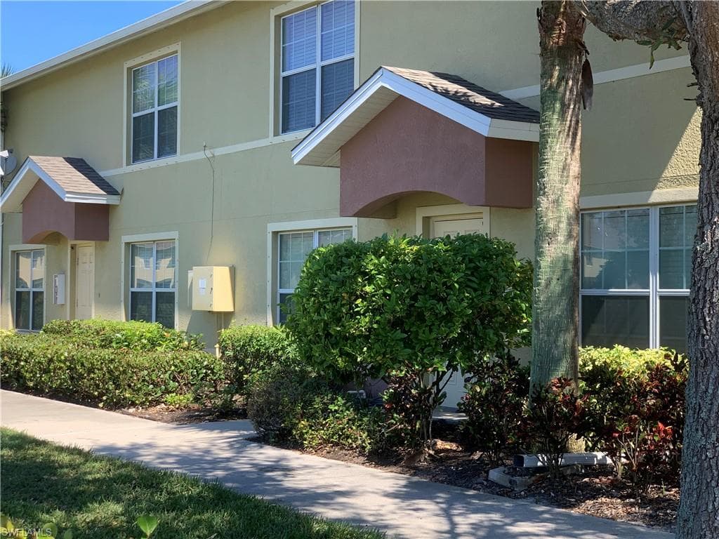 9077 Gervais CIR 910 NAPLES, FL 34120