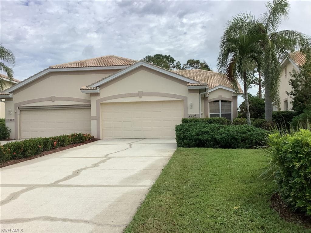 2209 Carnaby CT LEHIGH ACRES, FL 33973