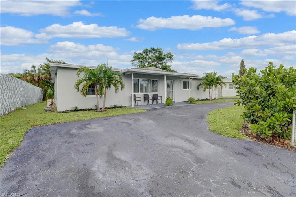 883 Coconut CIR E NAPLES, FL 34104