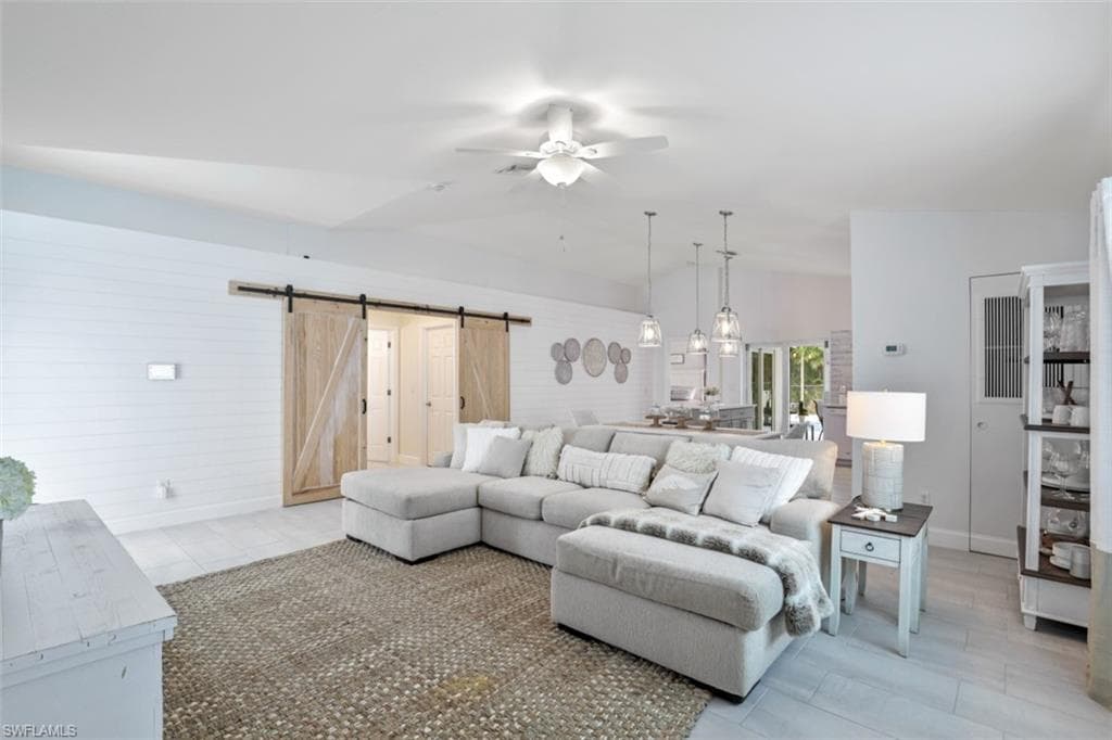 643 108th AVE N NAPLES, FL 34108
