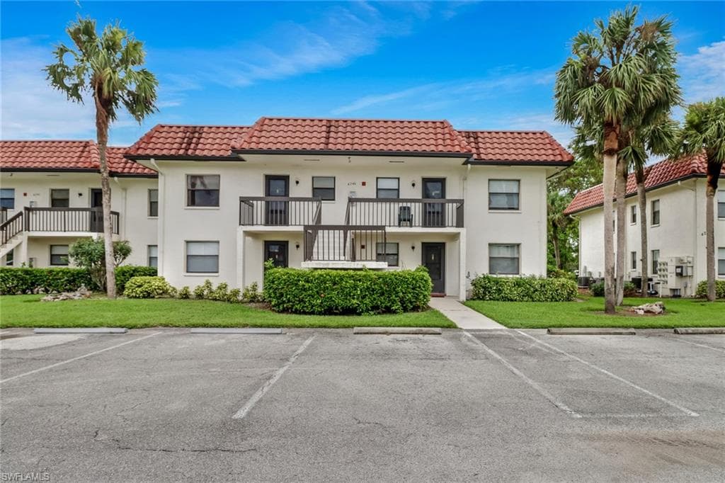 4246 27th CT SW 106 NAPLES, FL 34116