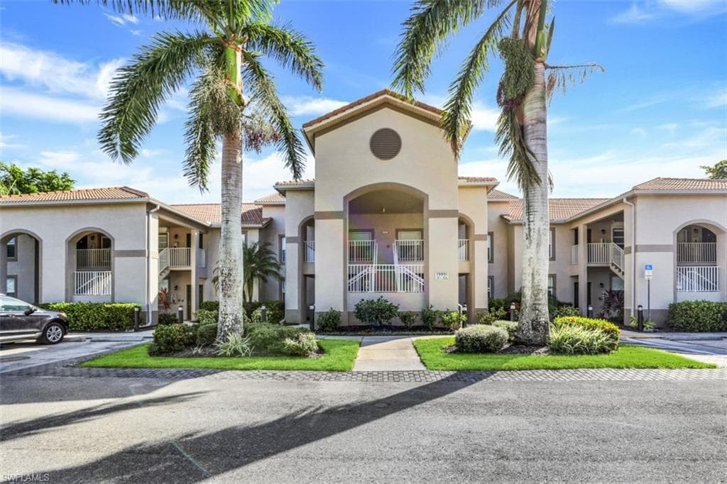 19991 Barletta LN 1921 ESTERO, FL 33928