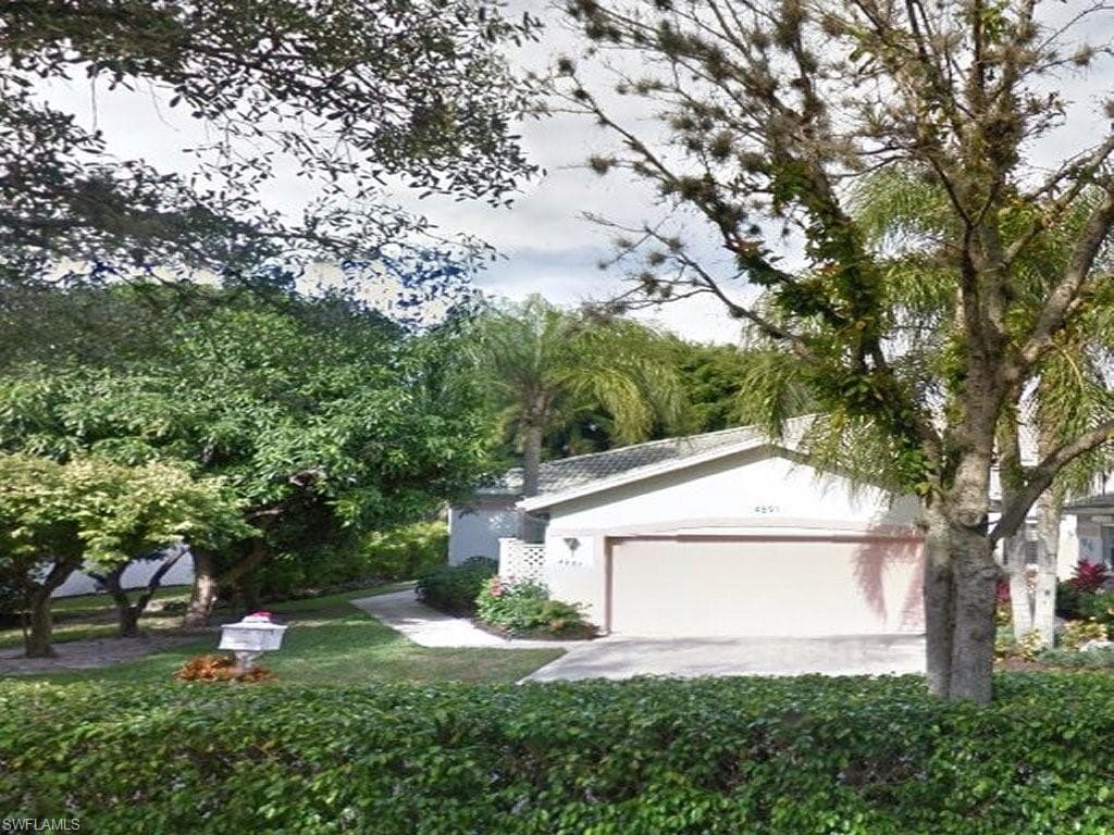 4891 W Boulevard CT 1 NAPLES, FL 34103