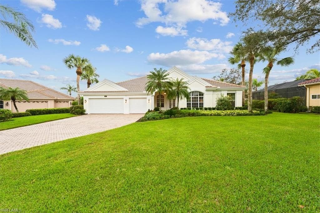 637 Shoreline DR NAPLES, FL 34119