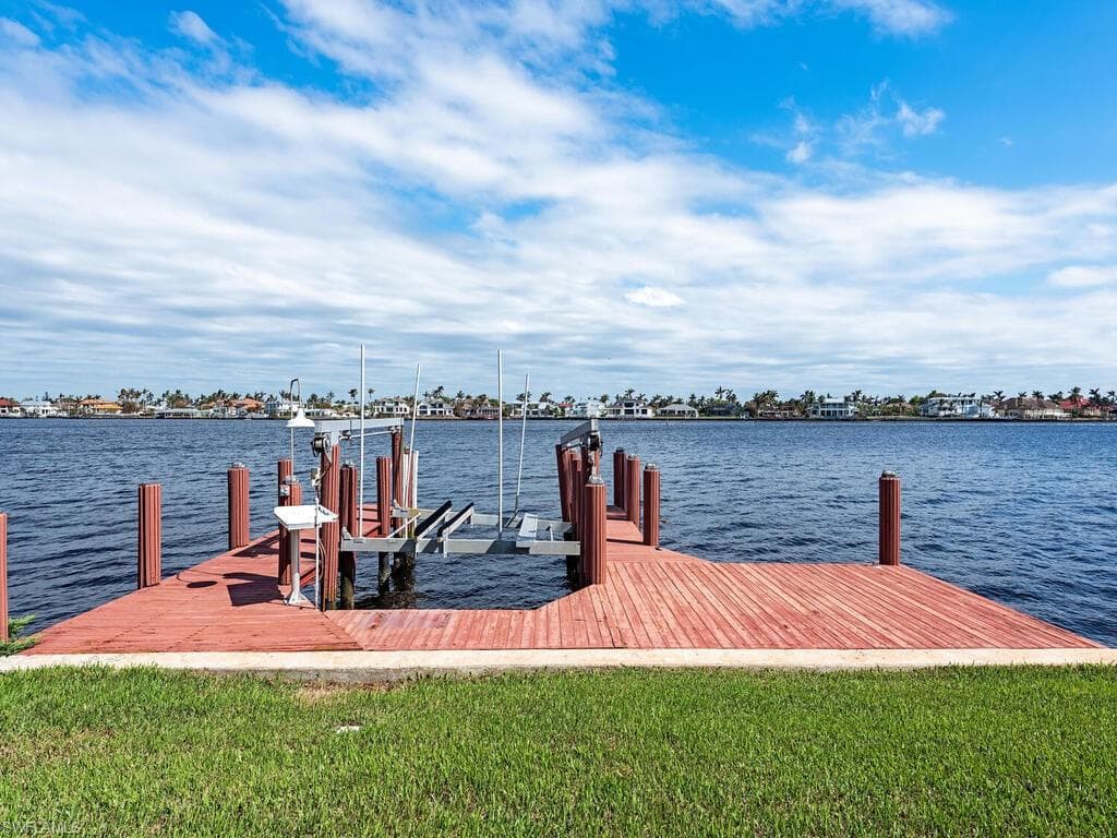 1985 8th ST S NAPLES, FL 34102