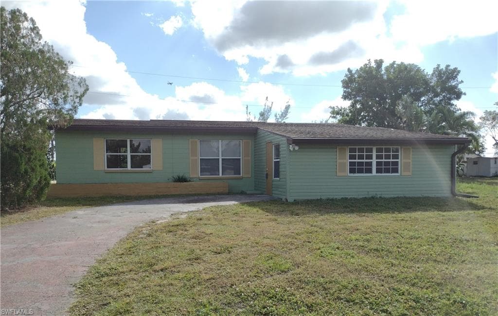 202 Oregon RD W LEHIGH ACRES, FL 33936