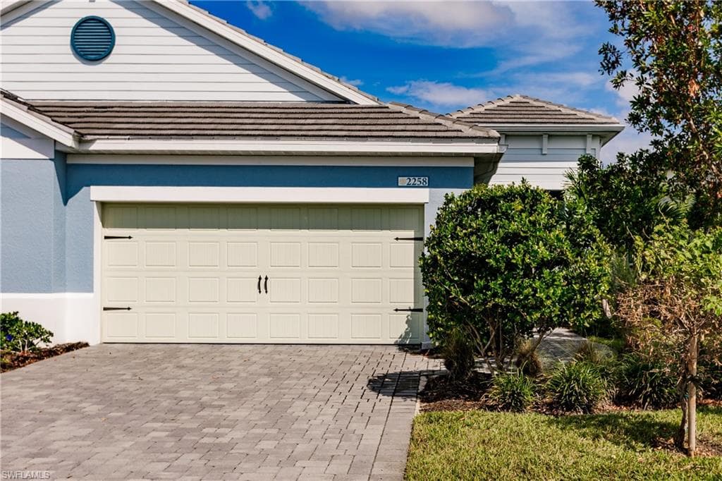 2258 Marquesa CIR NAPLES, FL 34112