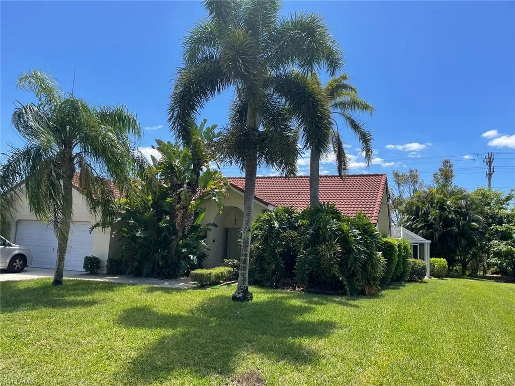 690 Morningmist LN LEHIGH ACRES, FL 33974