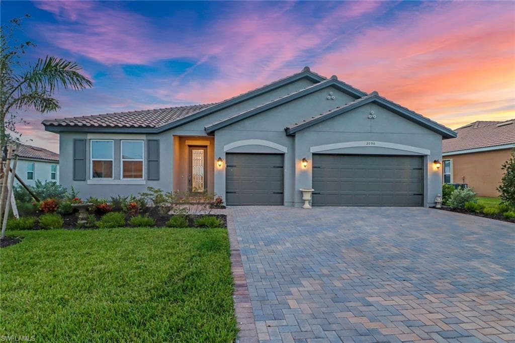 2090 Grove DR NAPLES, FL 34120