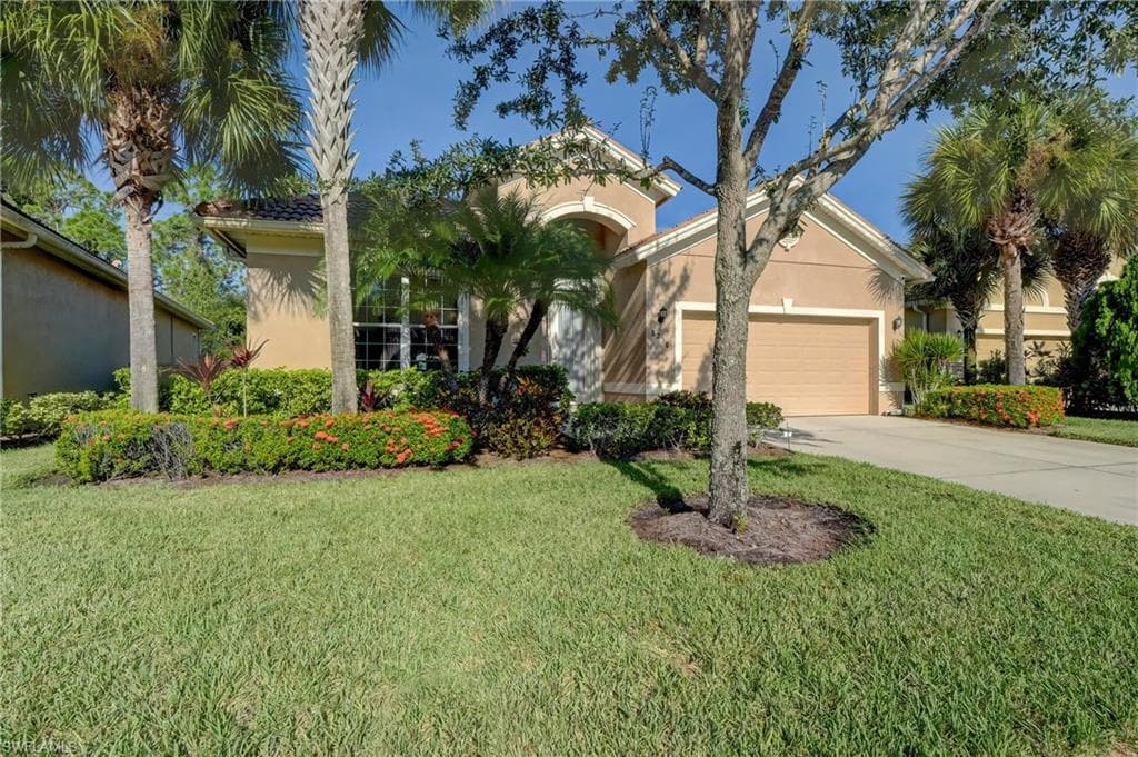 8230 Valiant DR NAPLES, FL 34104
