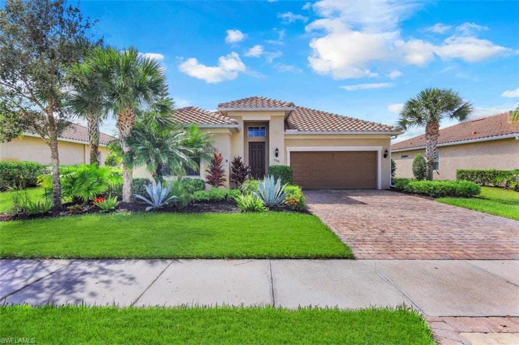 9308 Fieldstone LN NAPLES, FL 34120