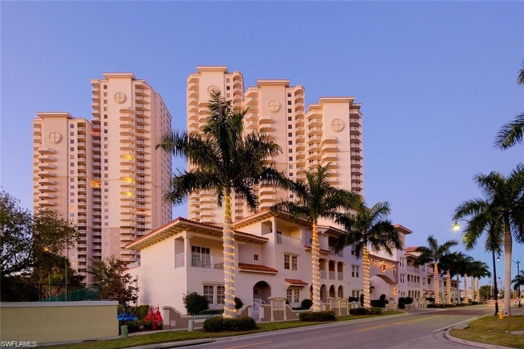 2104 W 1st ST 1902 FORT MYERS, FL 33901