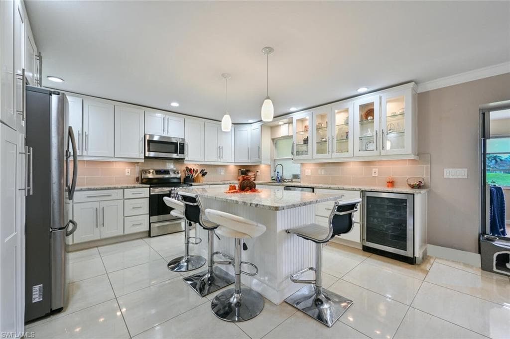 4466 Lakewood BLVD NAPLES, FL 34112