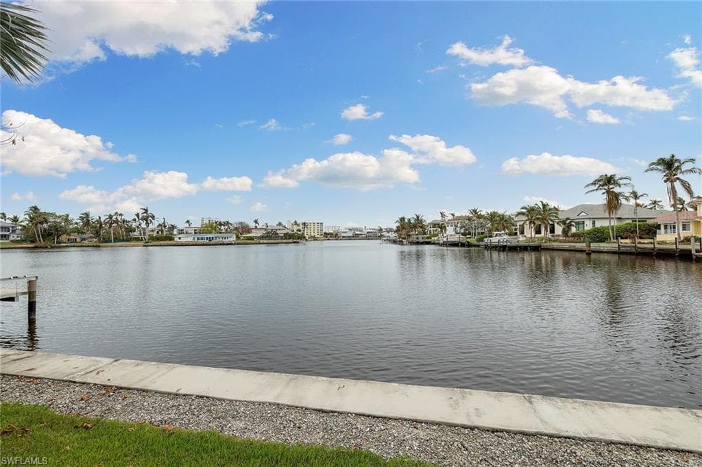 1823 Crayton RD NAPLES, FL 34102