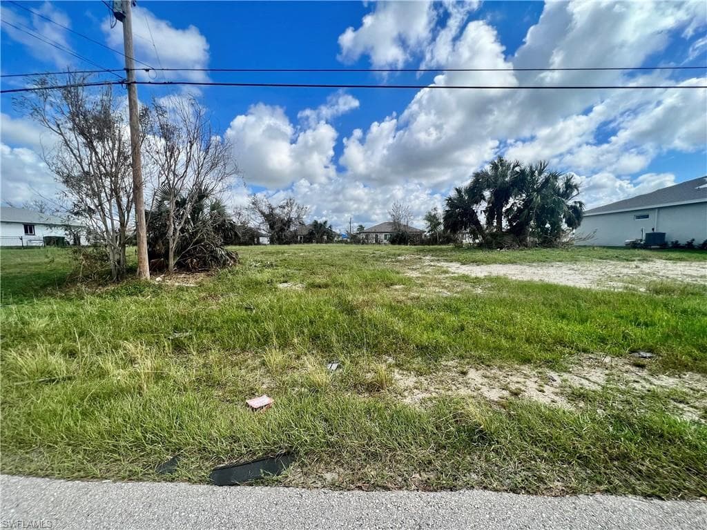 909 SW 11th CT CAPE CORAL, FL 33991