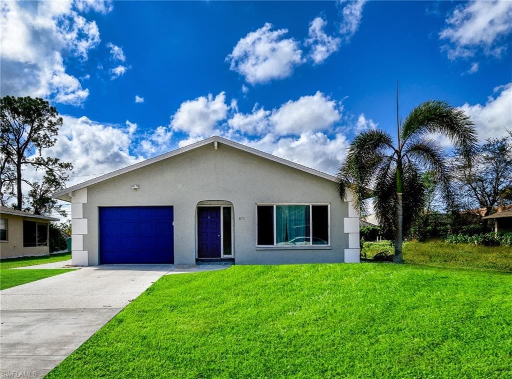 838 109th AVE N NAPLES, FL 34108