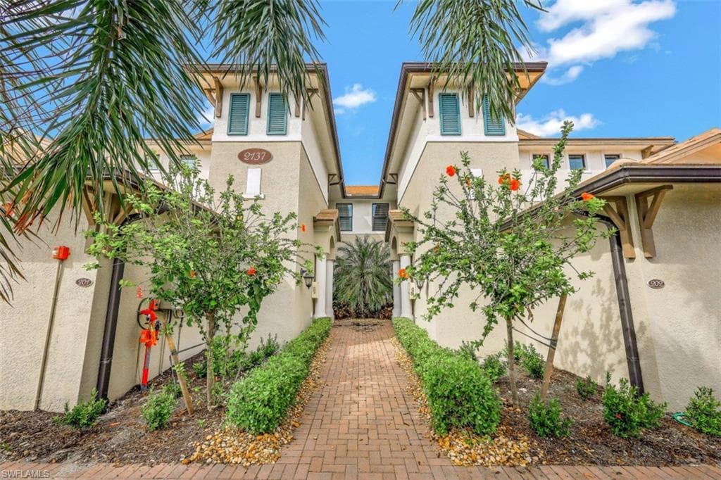 2137 Frangipani CIR 3-202 NAPLES, FL 34120
