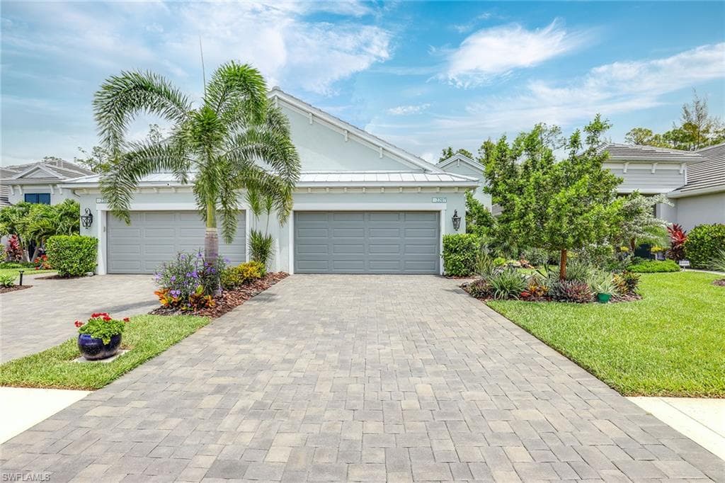 2207 Marquesa CIR NAPLES, FL 34112