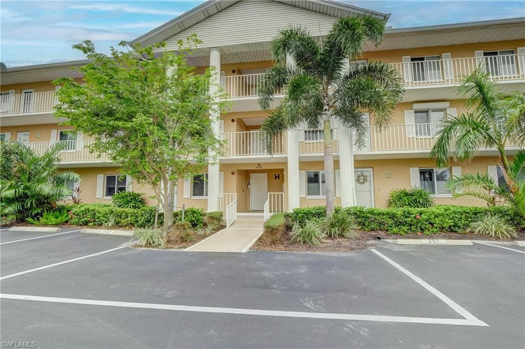 3041 Sandpiper Bay CIR H204 NAPLES, FL 34112
