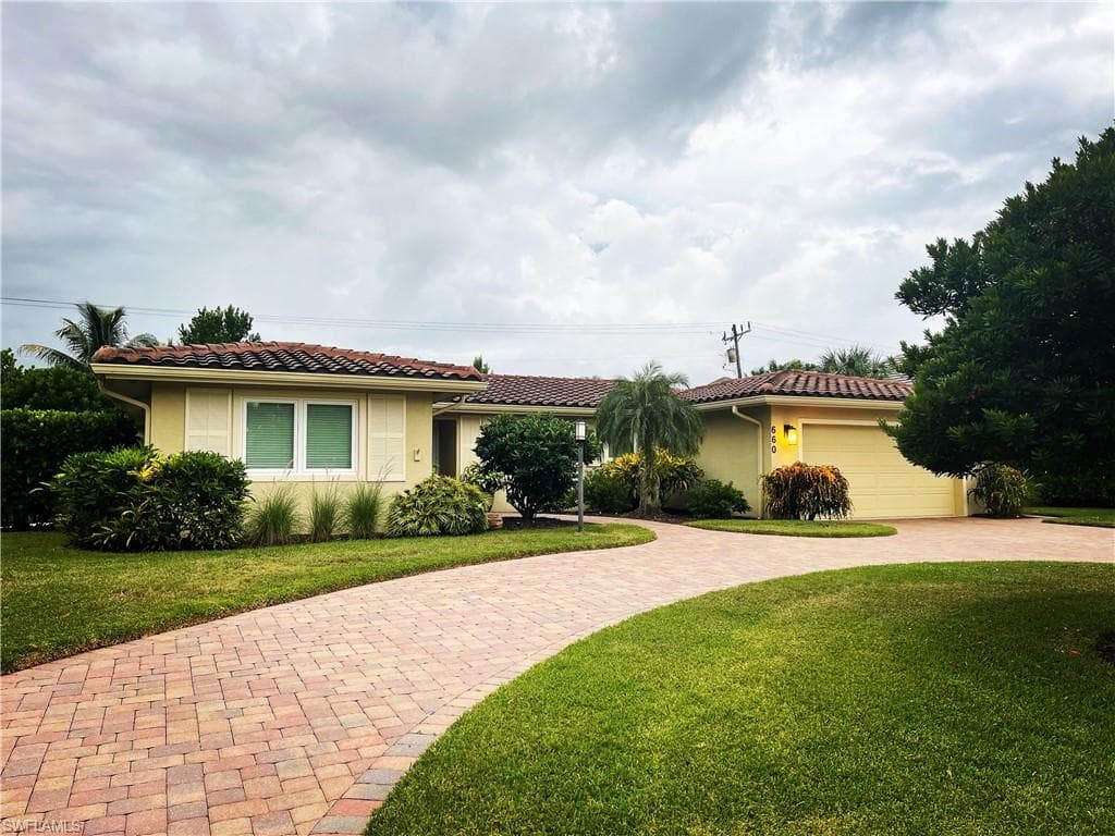 660 Wedge DR NAPLES, FL 34103