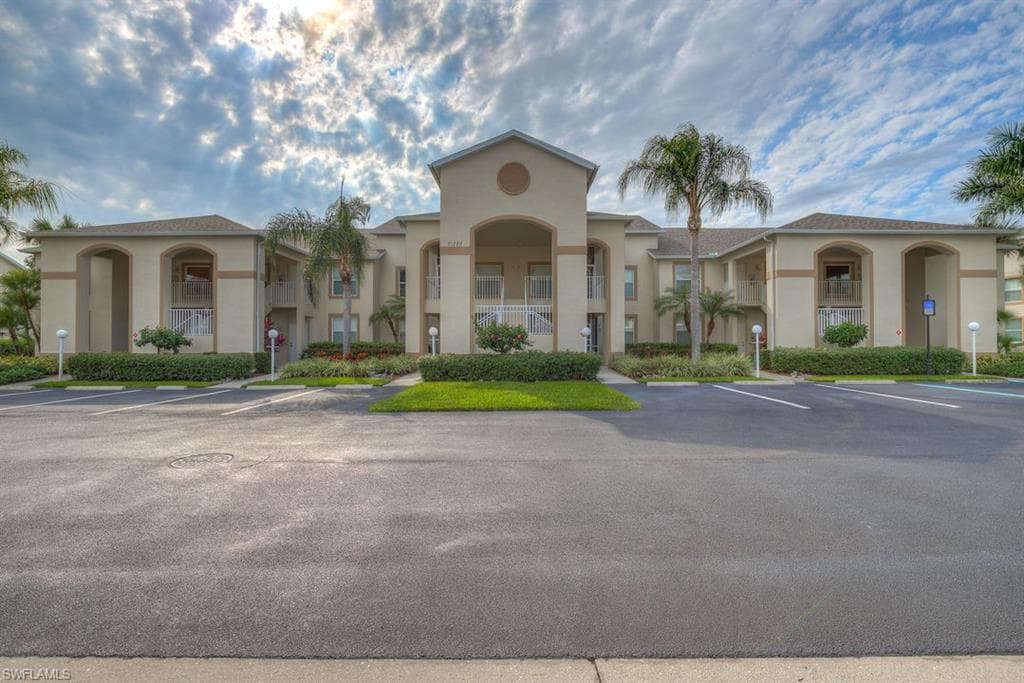 21301 Lancaster RUN 828 ESTERO, FL 33928