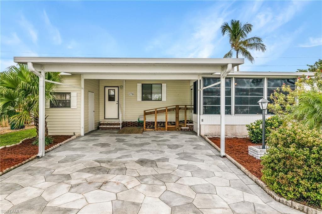 176 Oceans BLVD 176 NAPLES, FL 34104