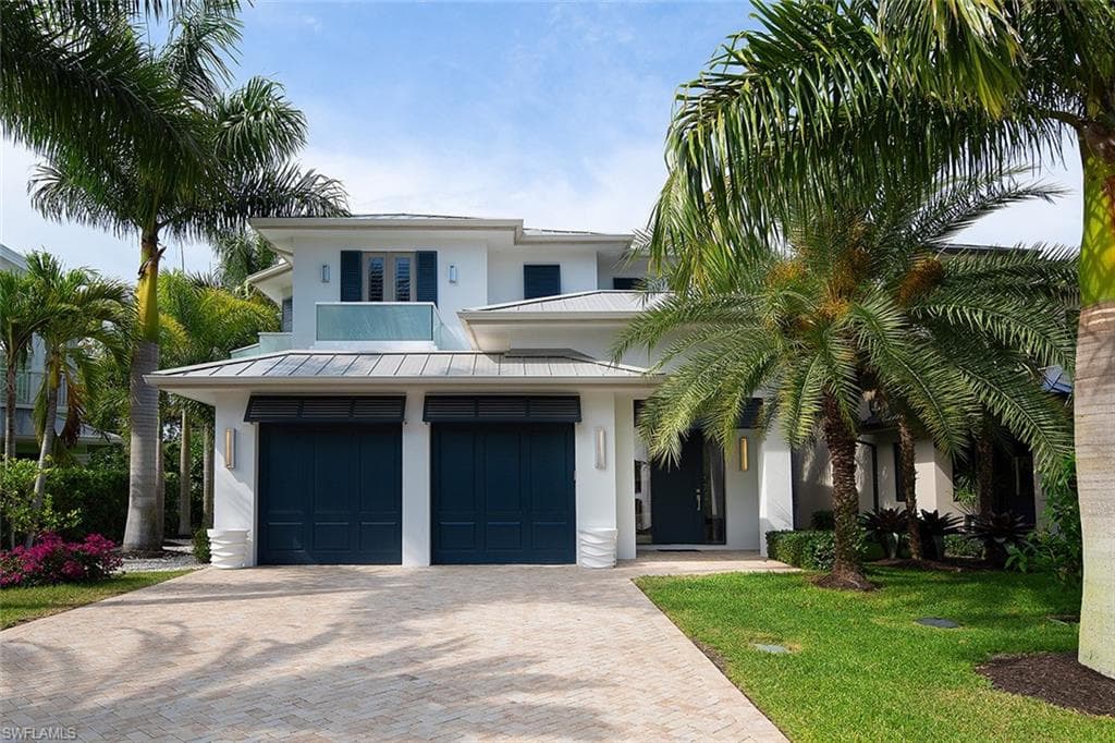 555 Fairway TER NAPLES, FL 34103