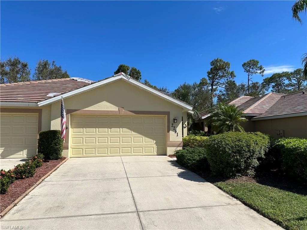 2261 Carnaby CT LEHIGH ACRES, FL 33973