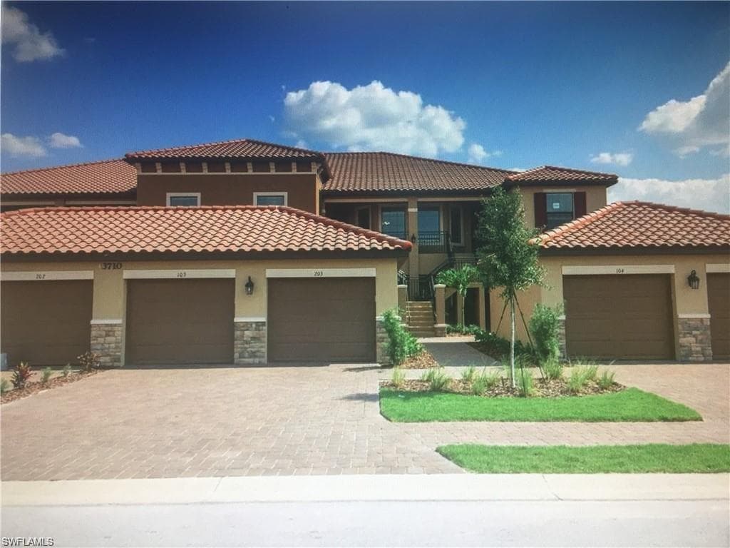 9377 Pocida CT 202 NAPLES, FL 34119