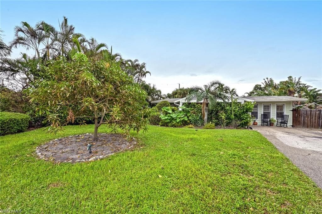 5148 Napoli DR NAPLES, FL 34103