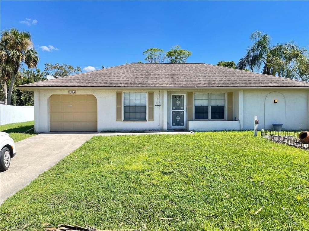 2504 Lakeview DR LEHIGH ACRES, FL 33936