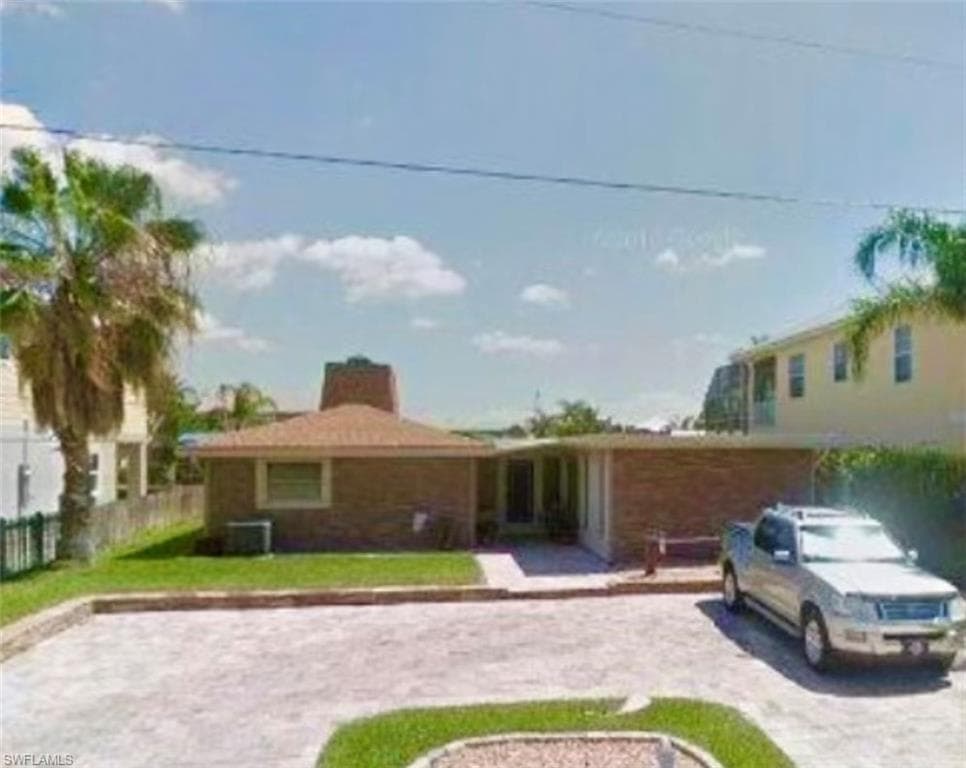 240 Ibis ST FORT MYERS BEACH, FL 33931