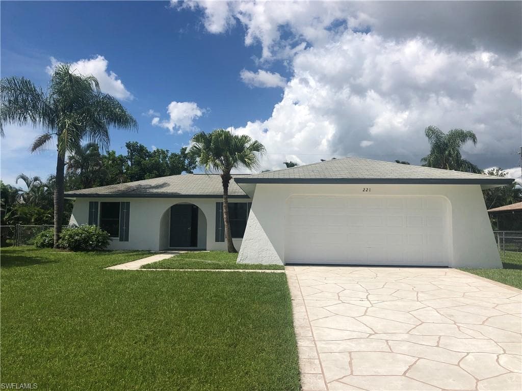 221 SW 34th TER CAPE CORAL, FL 33914
